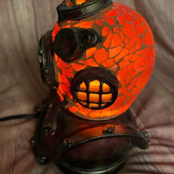 Vintage Style Diver Helmet Amber Glass Accent Lamp, Hard to find - Picture 4 of 16